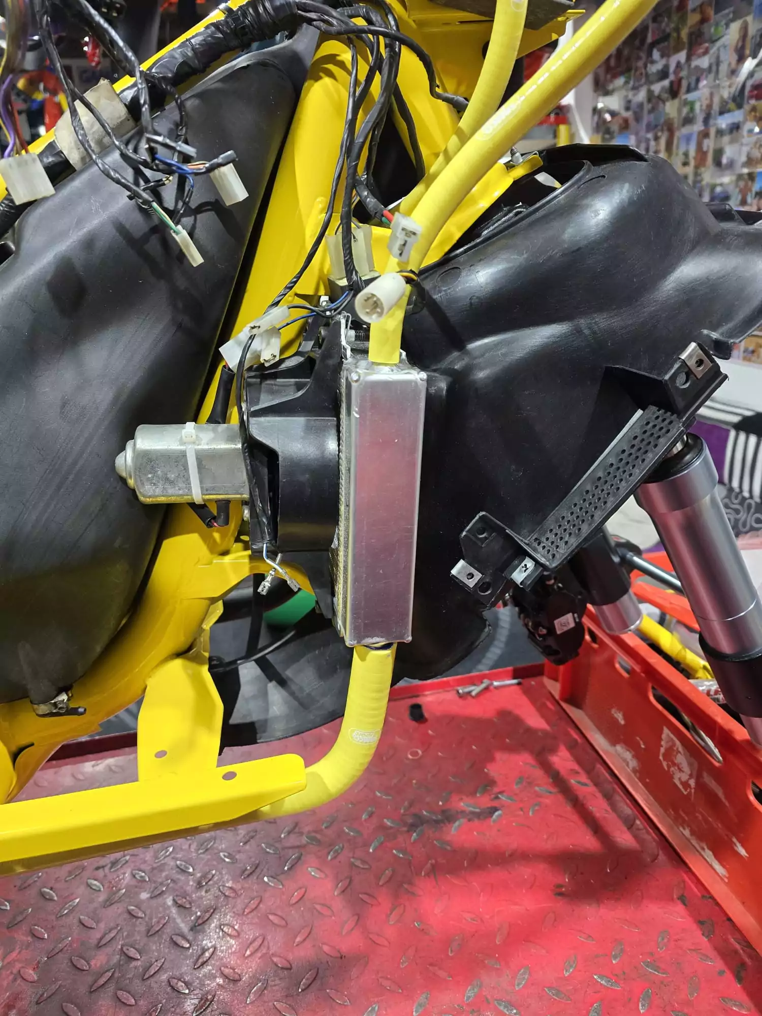 ARENA DESIGN UPGRADE Kühler für Gilera Runner 125 180 - Plug & Play, 270ml mehr Flüssigkeit. [Cooler, Radiatore] – Bild 7