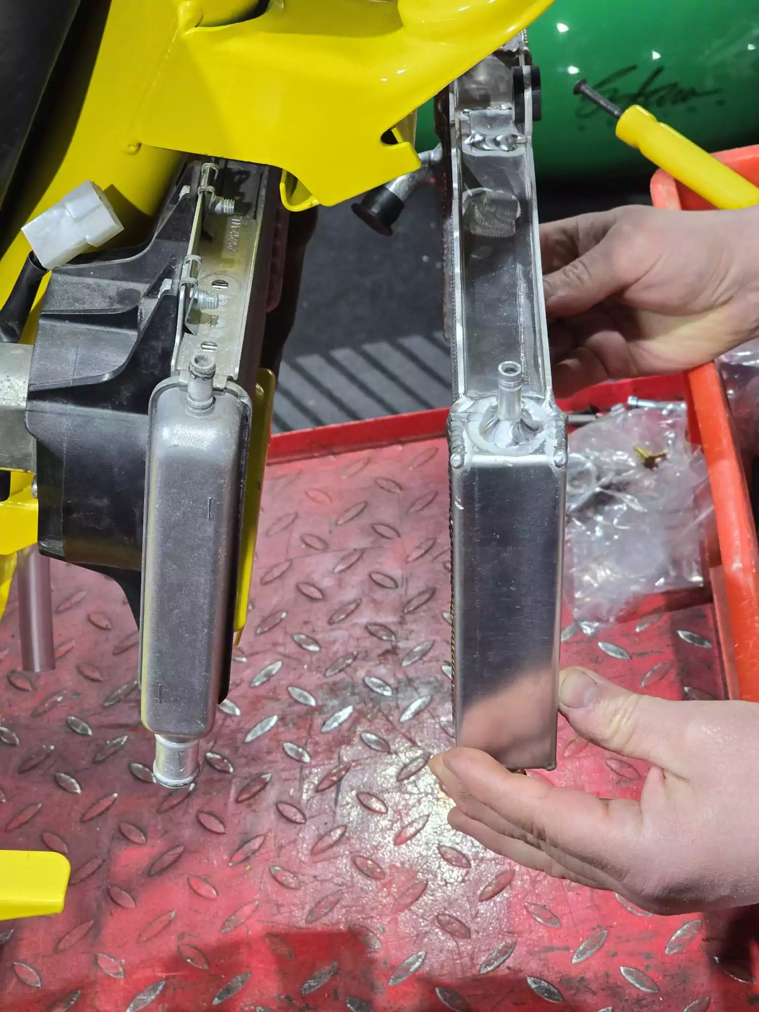 ARENA DESIGN UPGRADE Kühler für Gilera Runner 125 180 - Plug & Play, 270ml mehr Flüssigkeit. [Cooler, Radiatore] – Bild 6