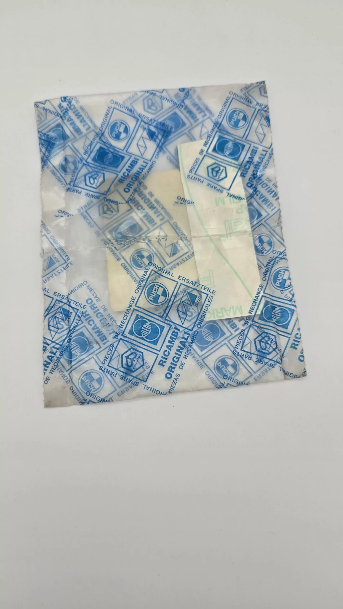 Piaggio Quartz SKR Grill GEL Aufkleber Liquid Cooled Rot/Weiß – Bild 3