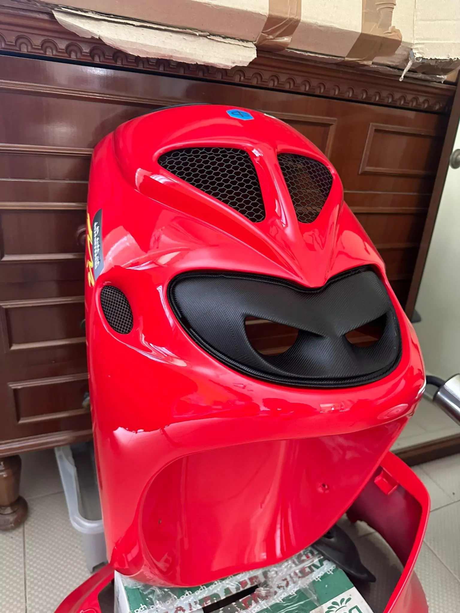 Piaggio ZIP SP1 Scheinwerfer MASKE mit Bösen Blick – Bild 9