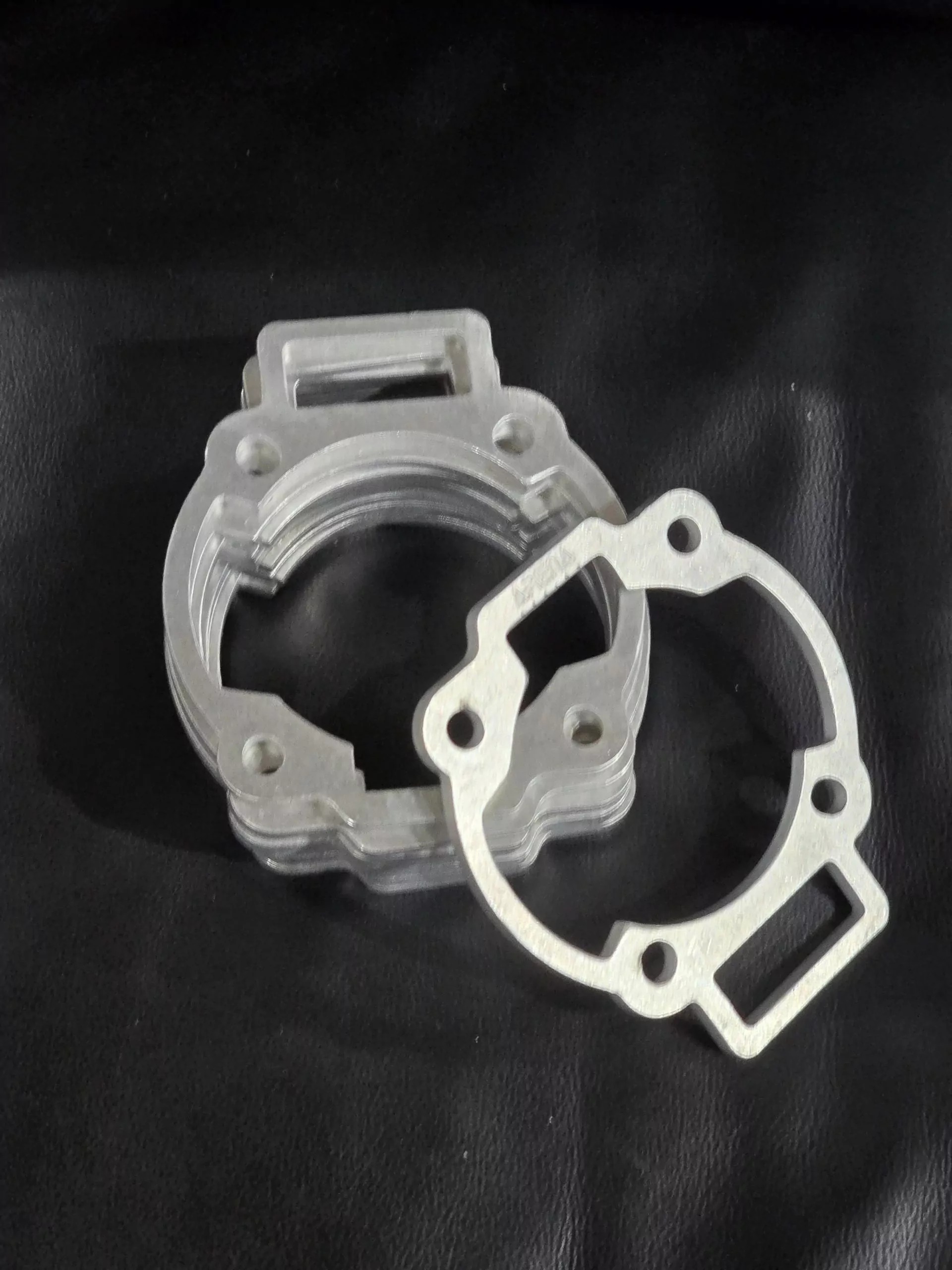 Zylinderfußspacer ARENA DESIGN 5mm Piaggio / Gilera 125 - 180 2-Takt