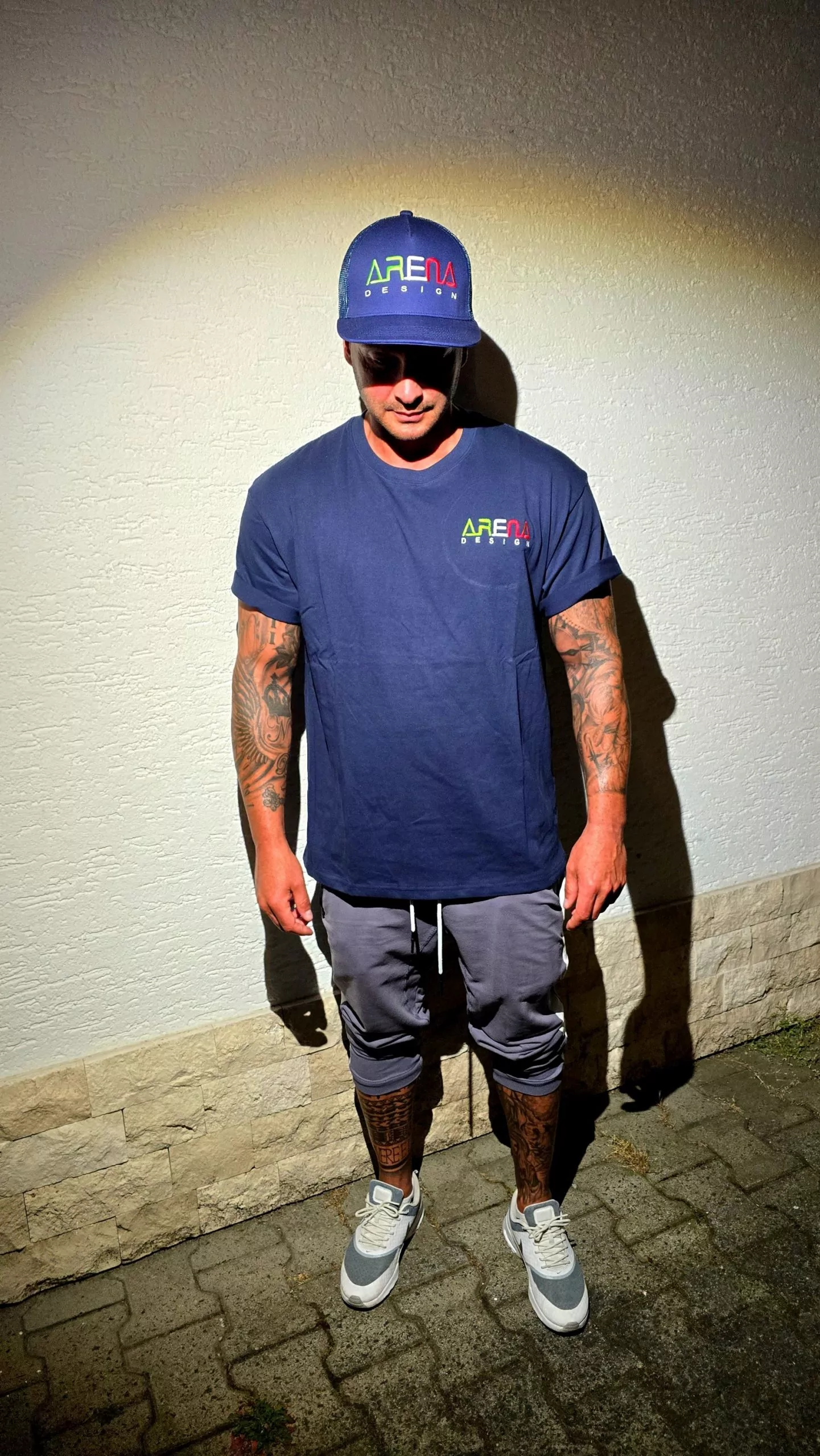 ARENA DESIGN T-Shirt + Trucker Cap / Marine BLAU / M – Bild 4