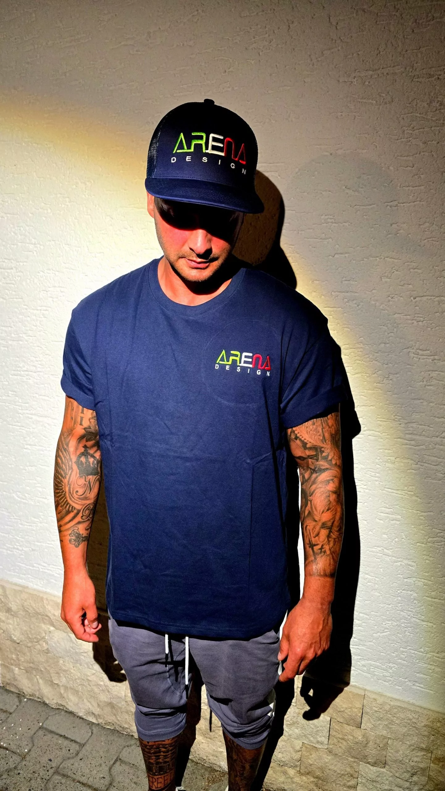ARENA DESIGN T-Shirt + Trucker Cap / Marine BLAU / L – Bild 8