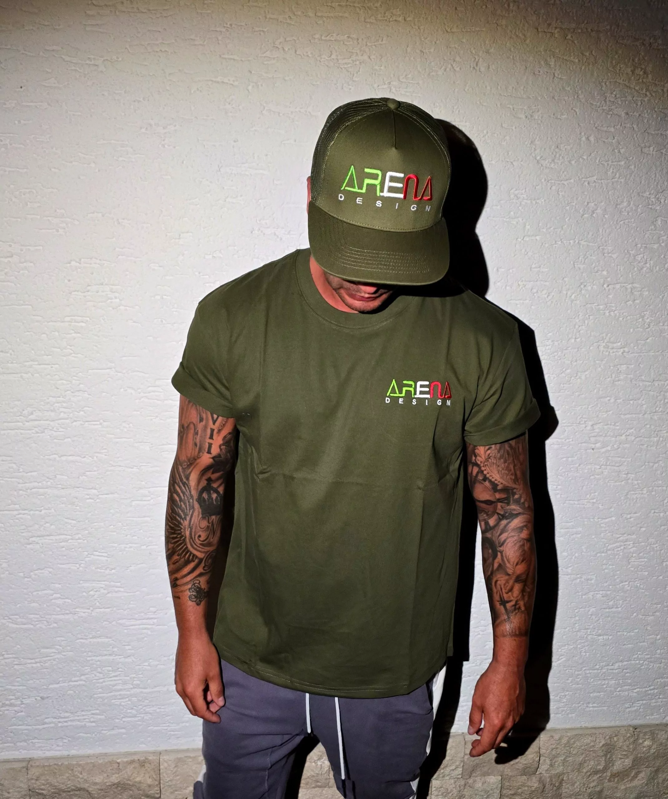 ARENA DESIGN T-Shirt + Trucker Cap / OLIVE GRÜN / M – Bild 2