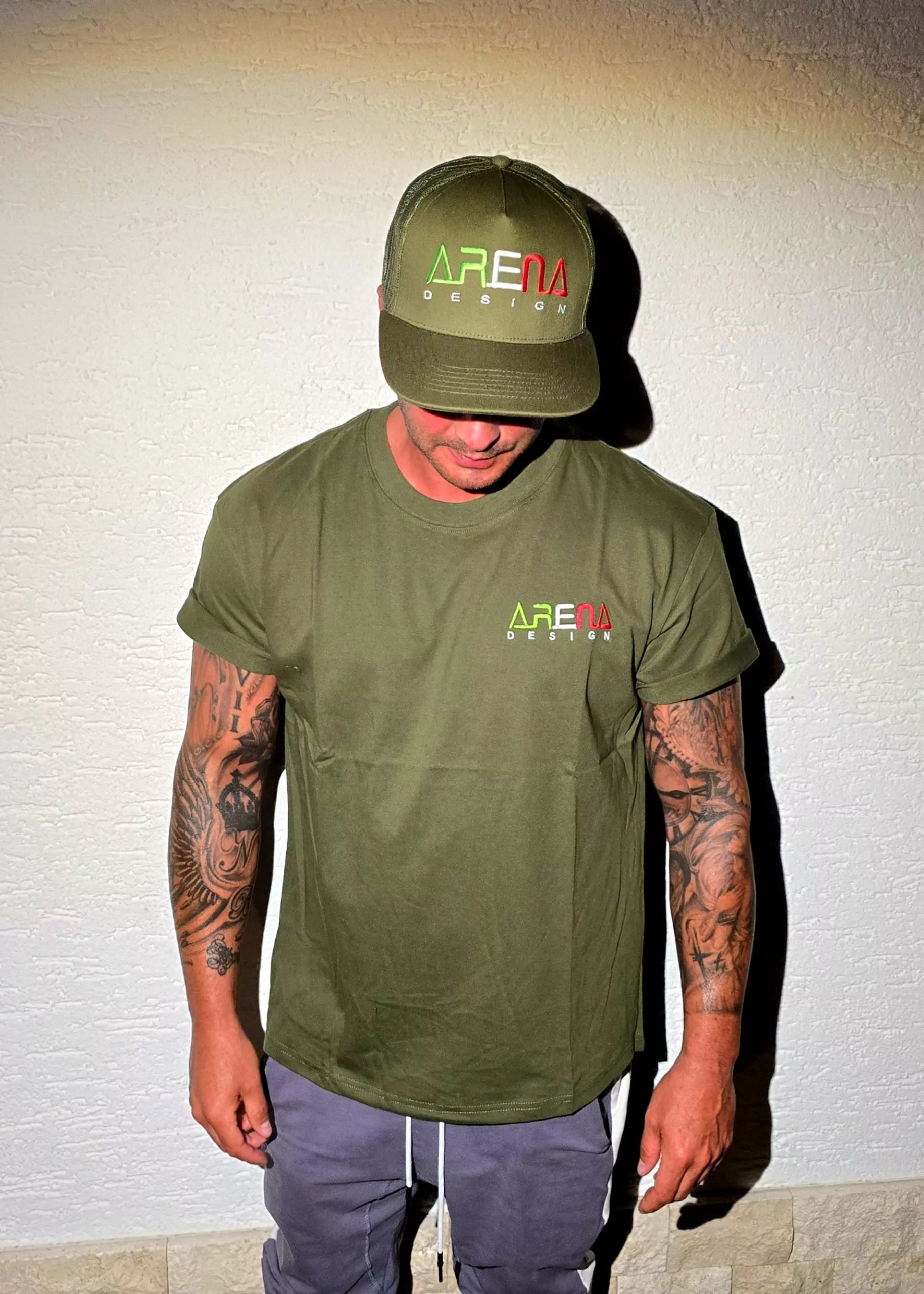 ARENA DESIGN T-Shirt + Trucker Cap / OLIVE GRÜN / M