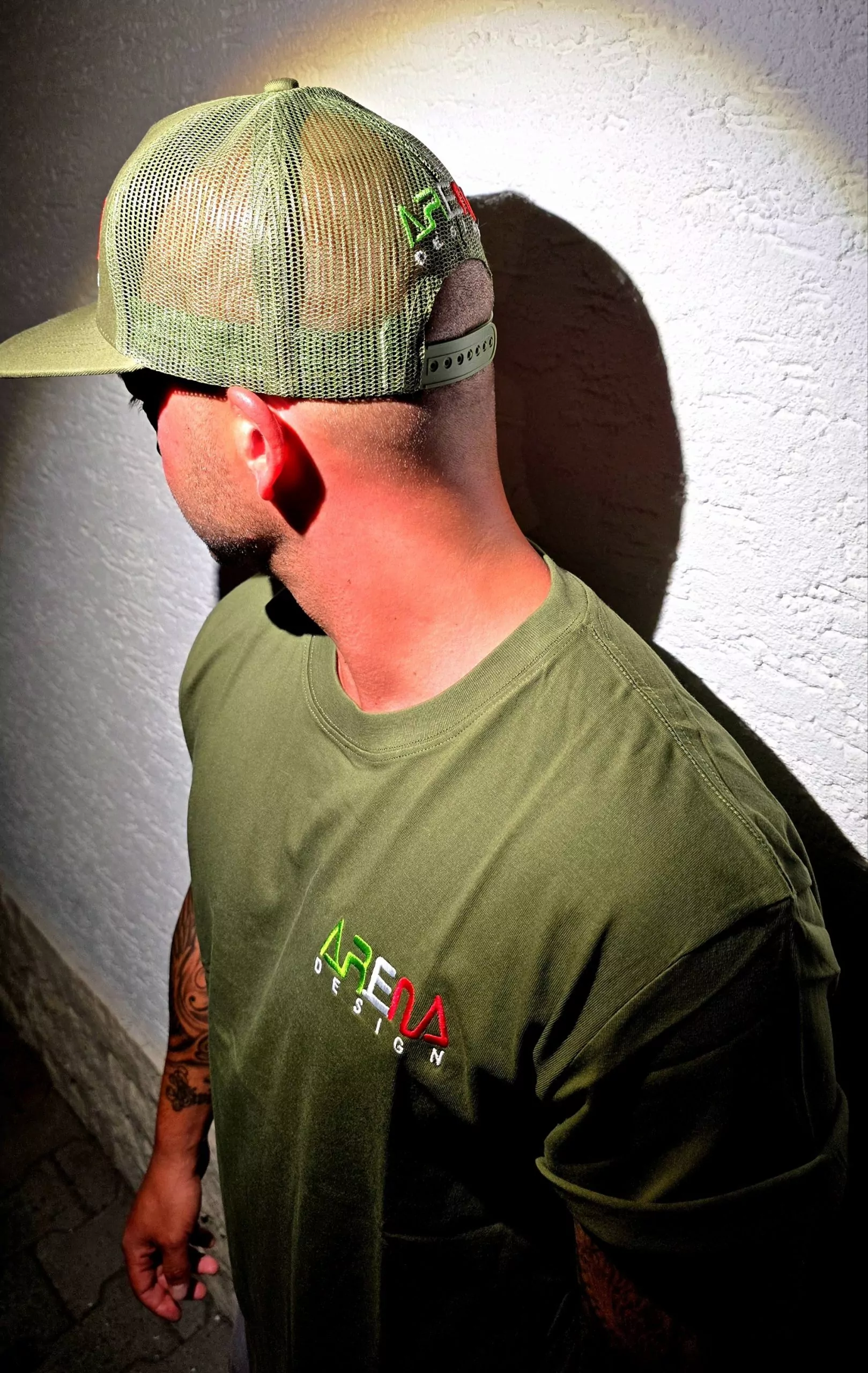 ARENA DESIGN T-Shirt + Trucker Cap / OLIVE GRÜN / L – Bild 6