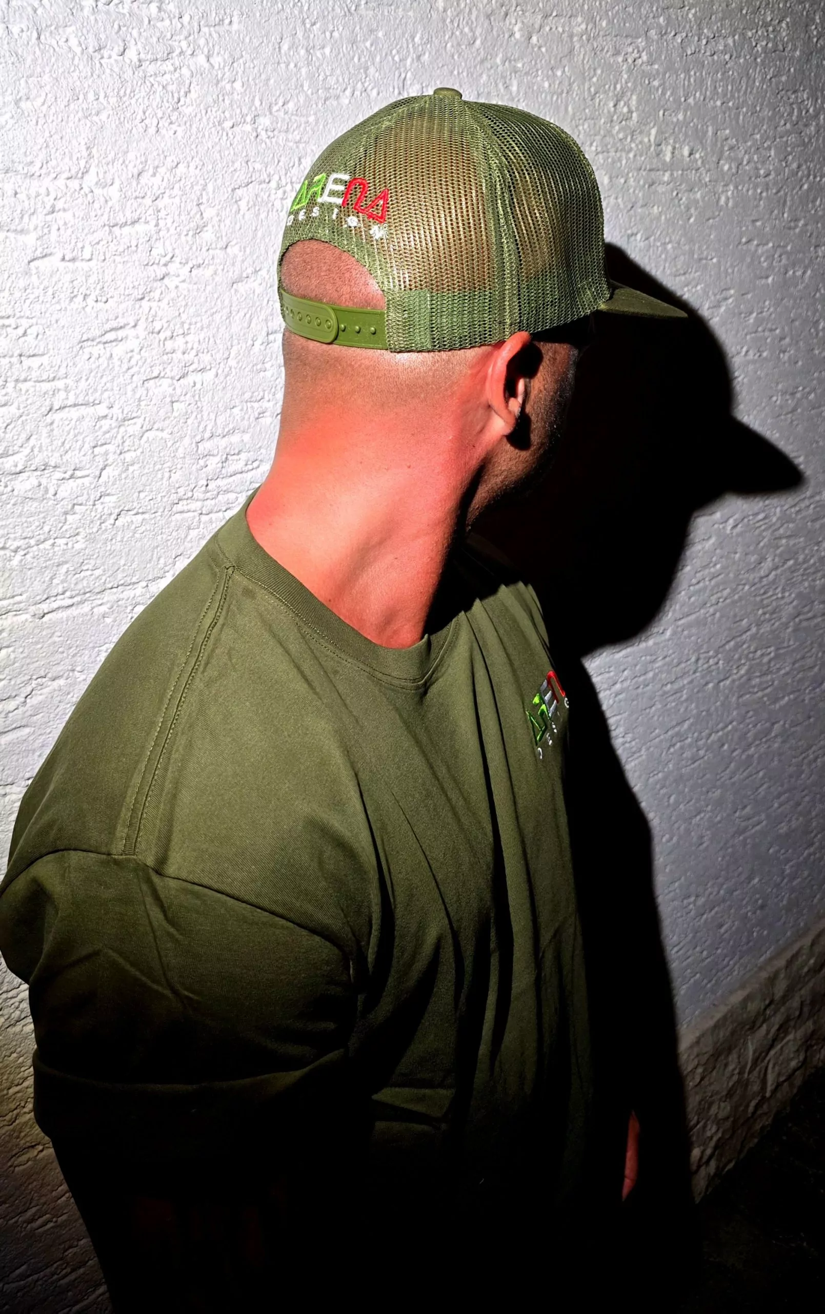 ARENA DESIGN T-Shirt + Trucker Cap / OLIVE GRÜN / M – Bild 3