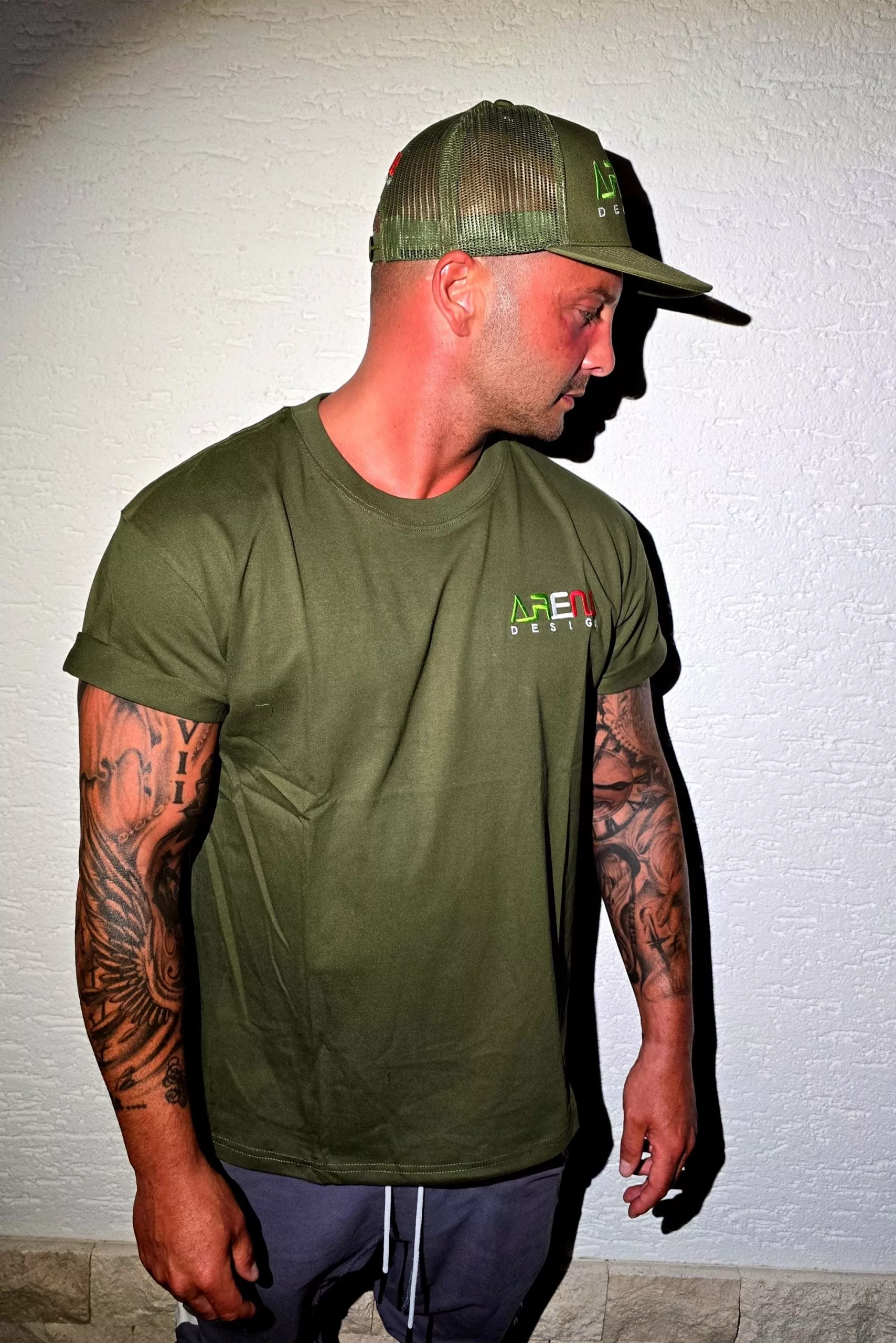 ARENA DESIGN T-Shirt + Trucker Cap / OLIVE GRÜN / XL – Bild 6