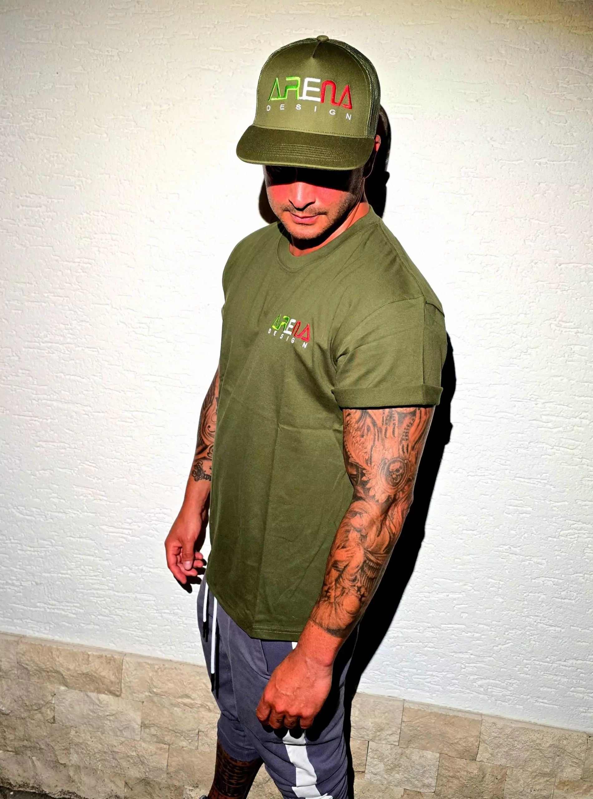 ARENA DESIGN T-Shirt + Trucker Cap / OLIVE GRÜN / XL – Bild 2
