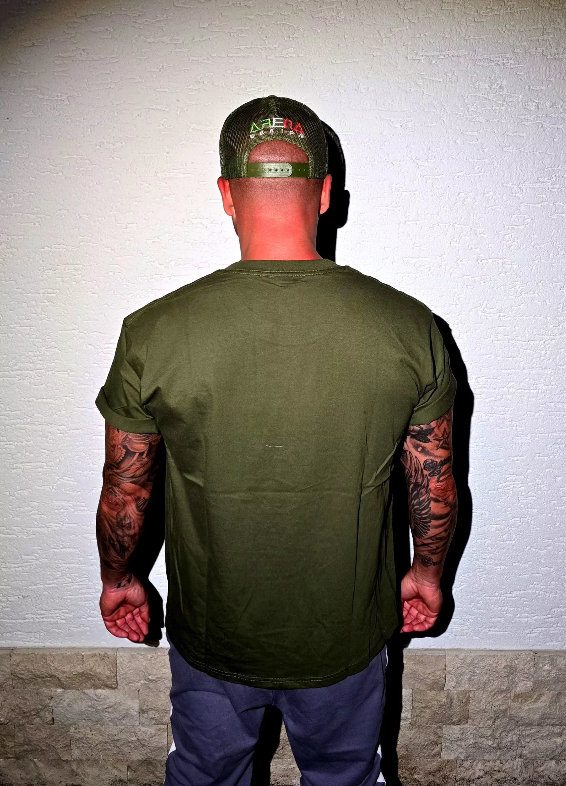 ARENA DESIGN T-Shirt + Trucker Cap / OLIVE GRÜN / L – Bild 9