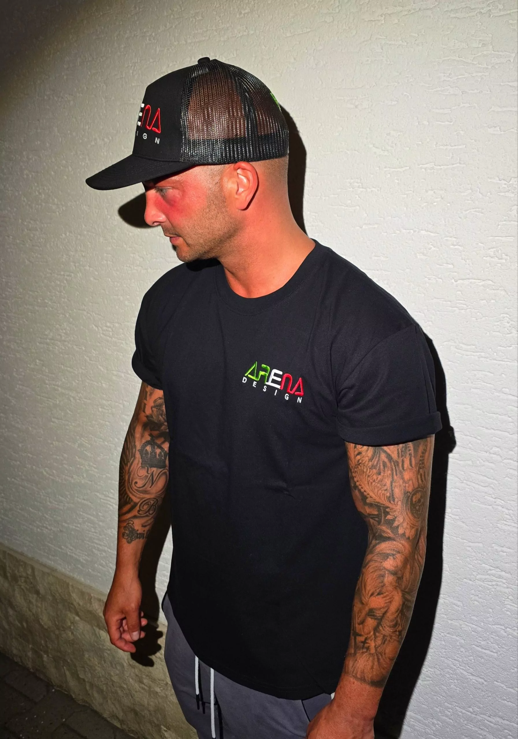 ARENA DESIGN T-Shirt + Trucker Cap / BLACK / XL – Bild 7