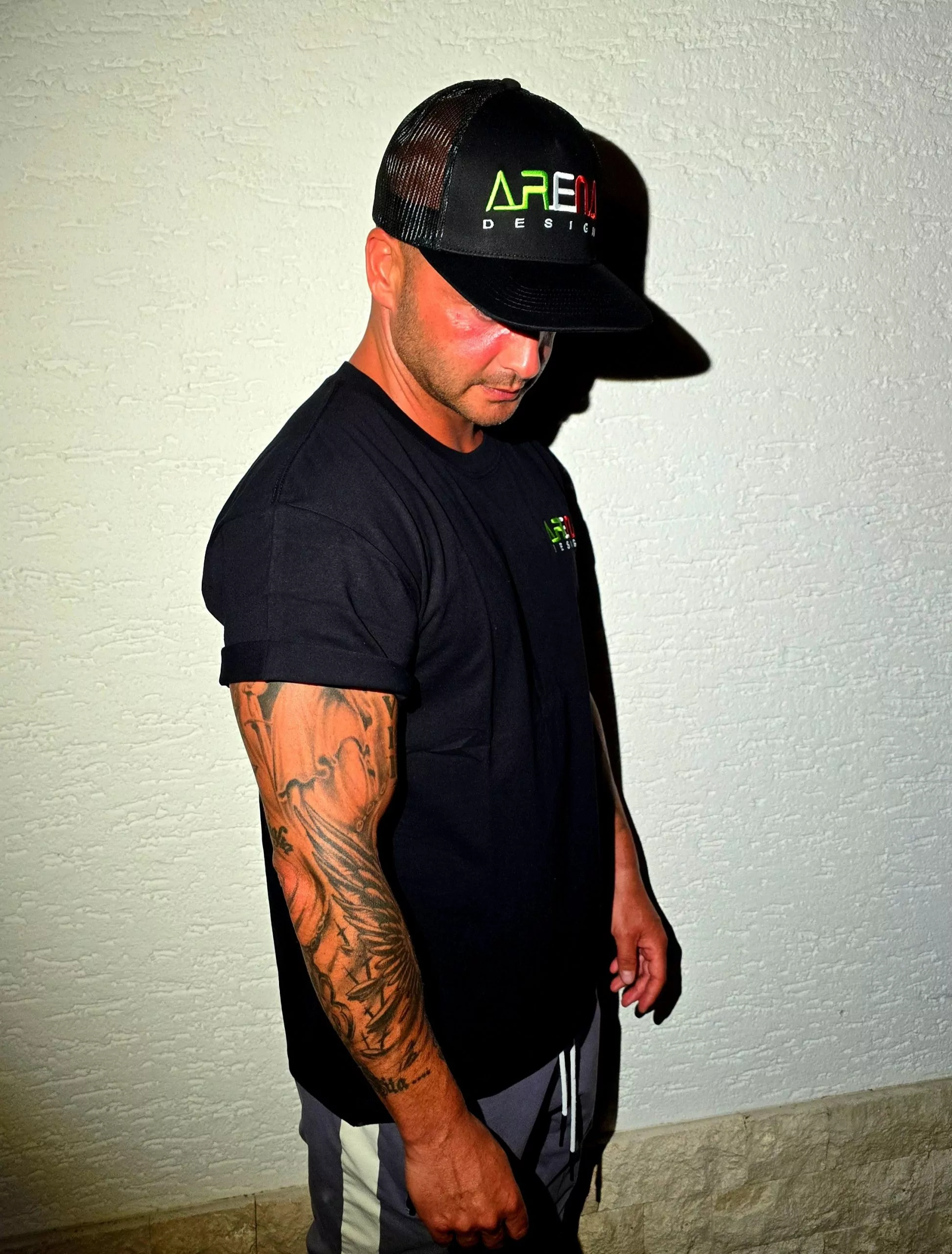 ARENA DESIGN T-Shirt + Trucker Cap / BLACK / M – Bild 6