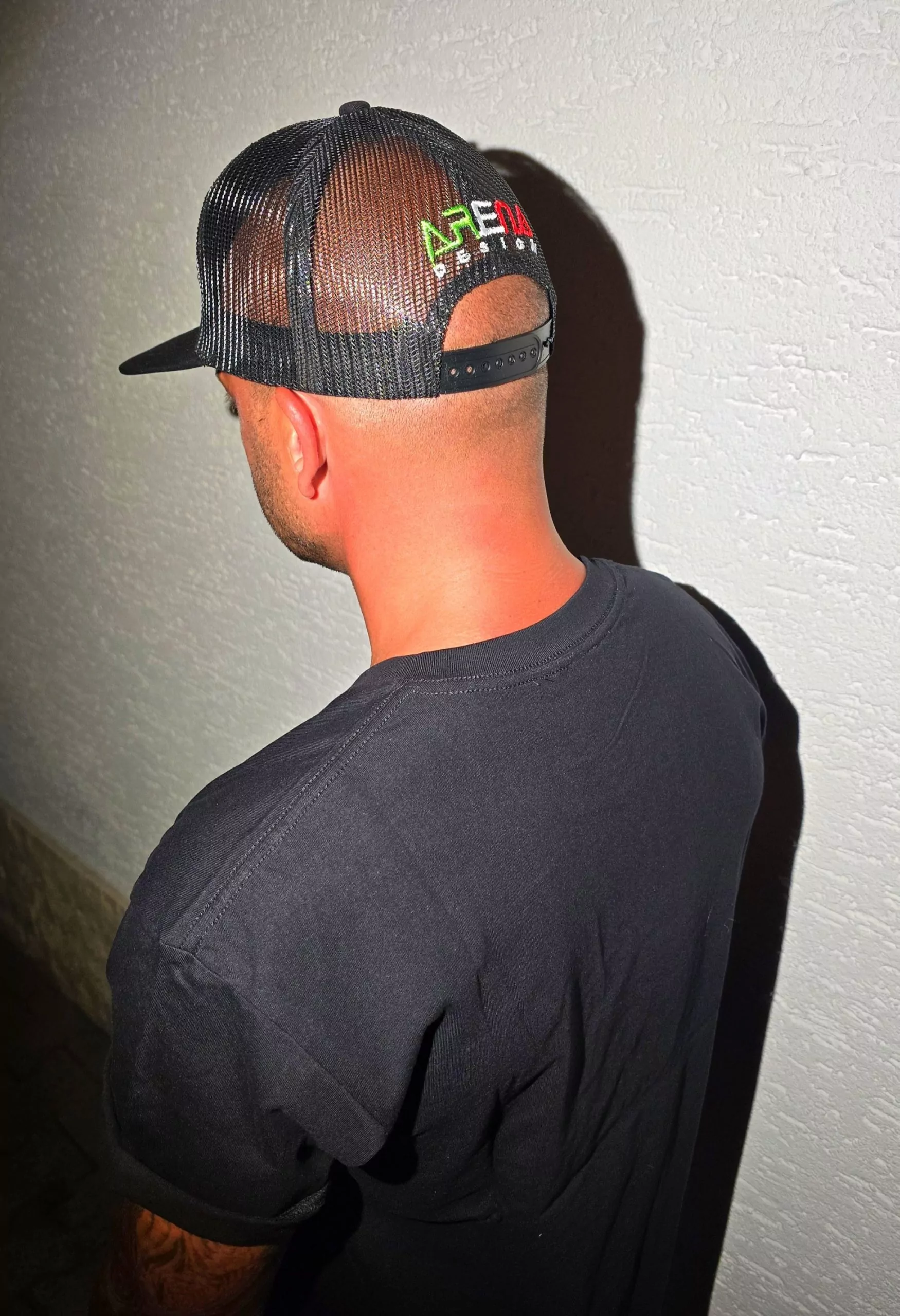 ARENA DESIGN T-Shirt + Trucker Cap / BLACK / M – Bild 9