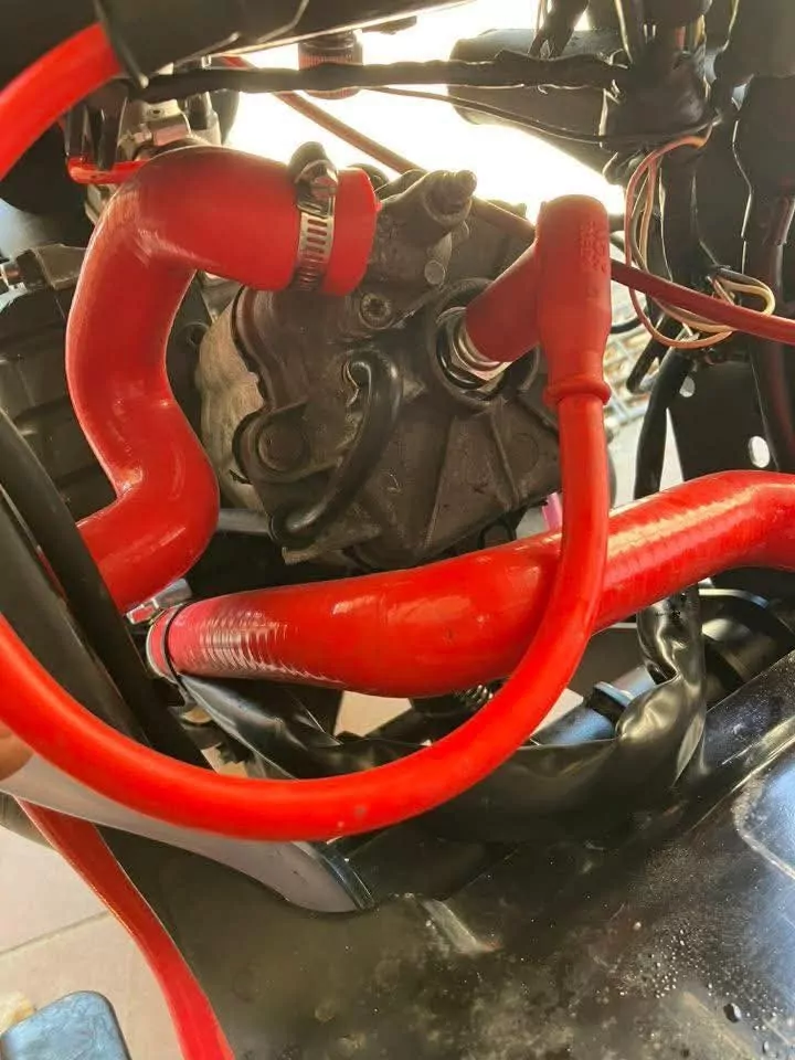 Gilera Runner 125 180 DD SILIKON Kühlerschlauch-Set in ROT GF-PERFORMANCE – Bild 5